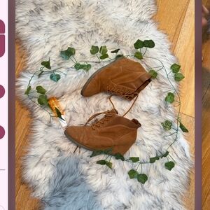 Steve Madden Brown Lace-Up Ankle Boots